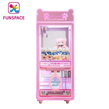 Mașină drăguță cu gheare de urs